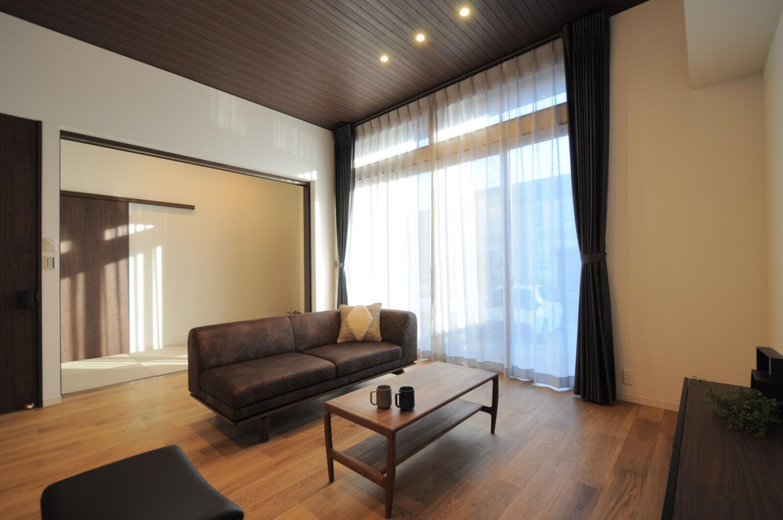 【44坪】3ｍ高天井のリビング、ダイニングが心地よく開放的な住まい