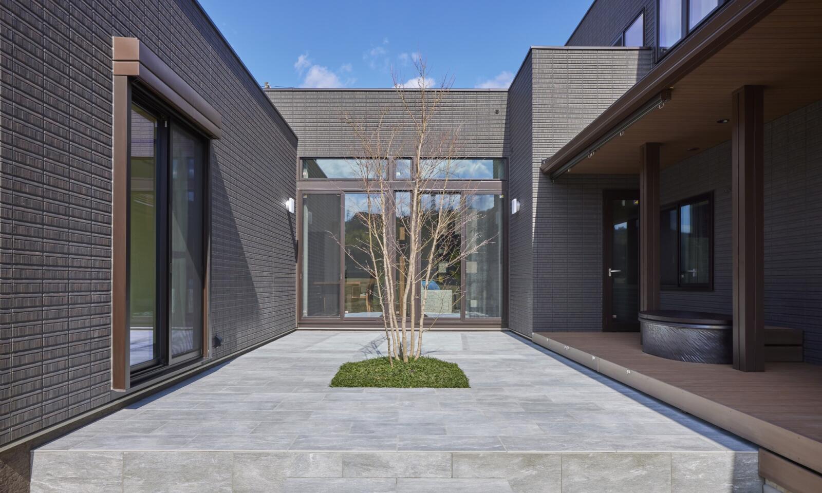 【84坪】ガレージと中庭の家