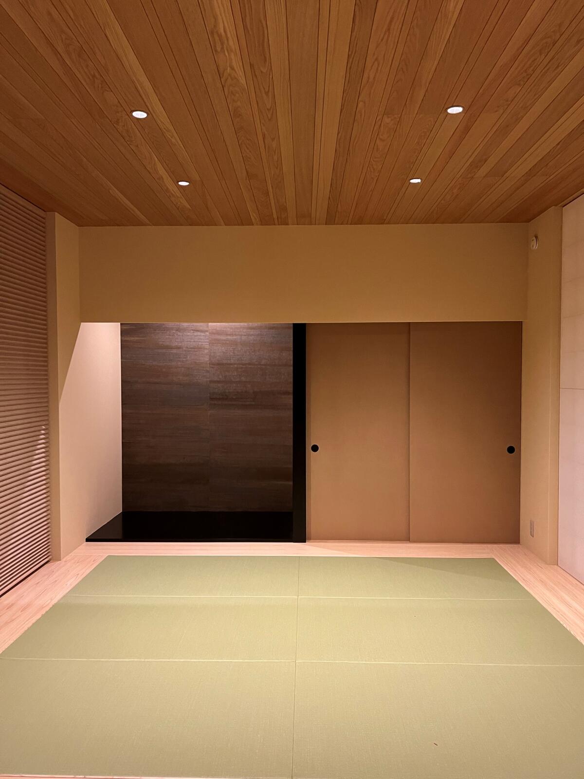 【73坪】連続大開口サッシが外とつながる。～桜を臨む～