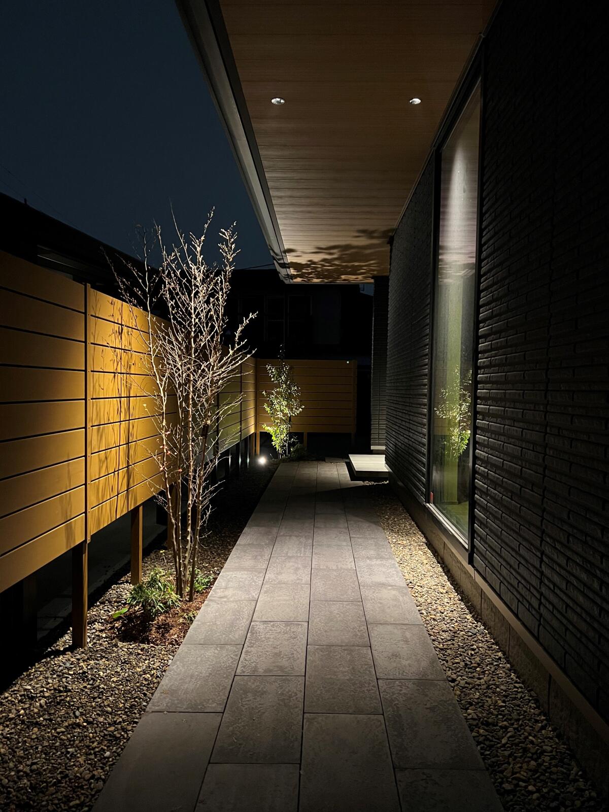 【73坪】連続大開口サッシが外とつながる。～桜を臨む～