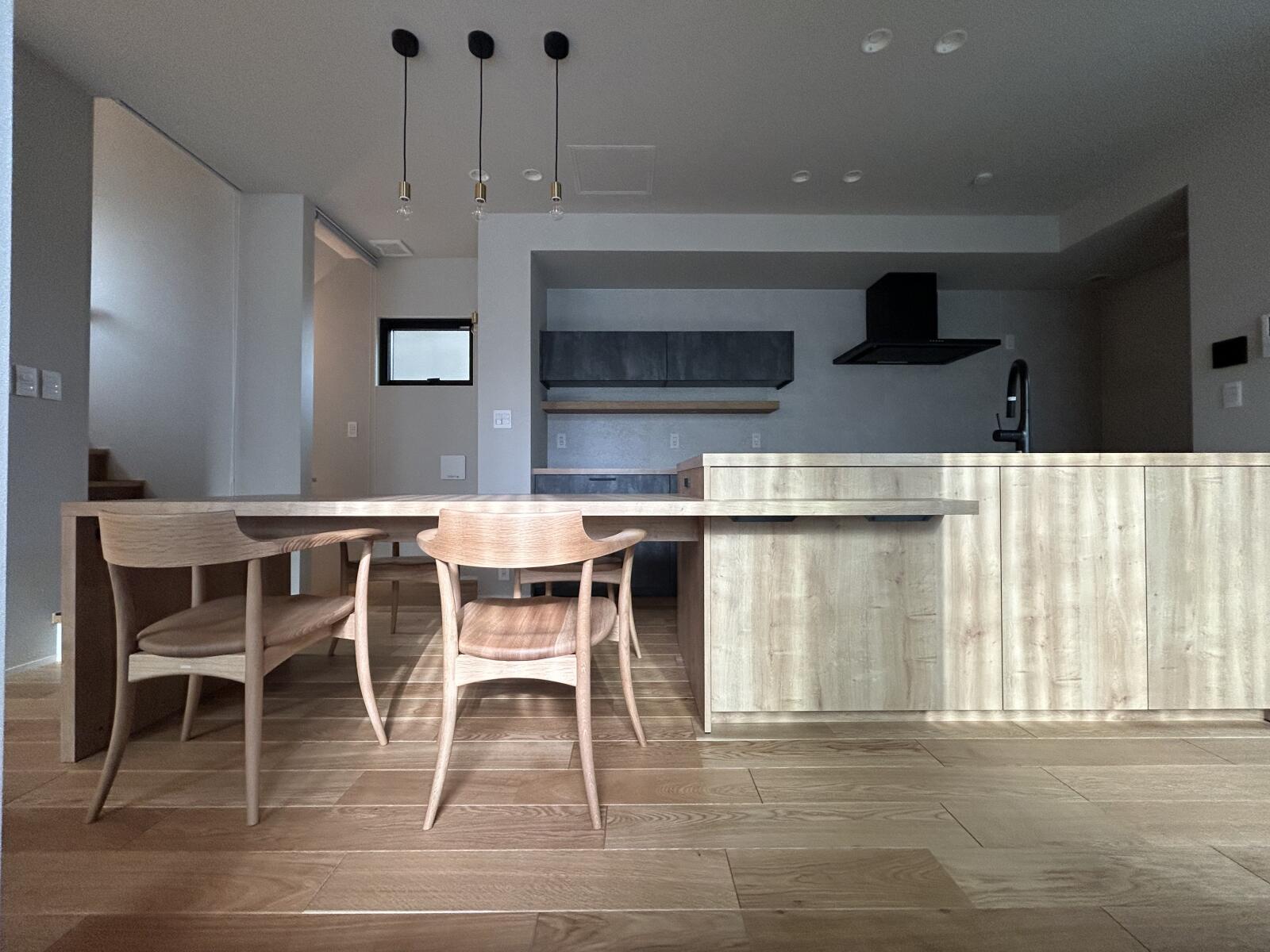 【30坪】木の温もりを感じる住宅密集地の3階建て