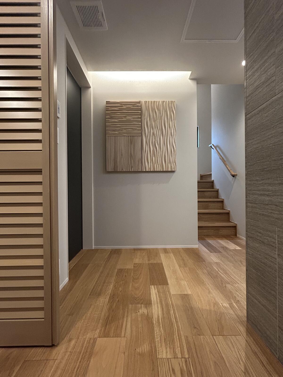 【30坪】木の温もりを感じる住宅密集地の3階建て