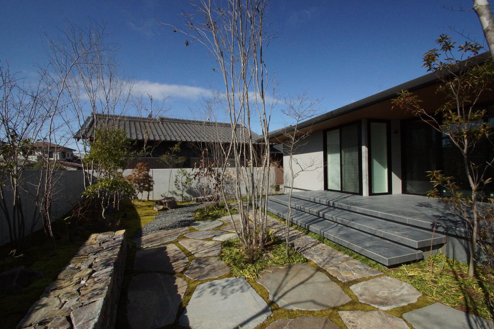 【54坪】深軒がつなぐ、自然と寄り添う平屋