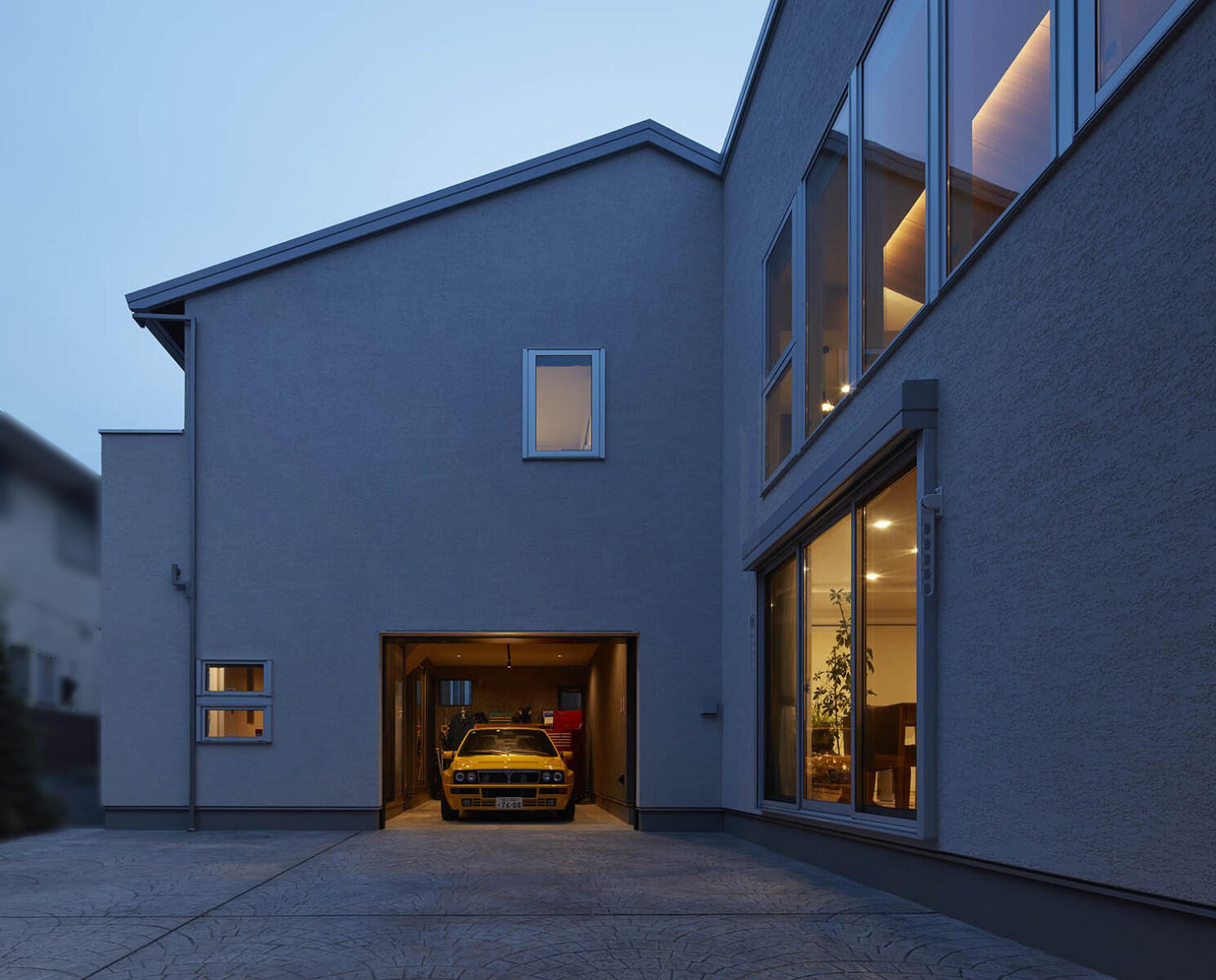 【60坪】ガレージと茶室のある、旗竿地の二世帯住宅