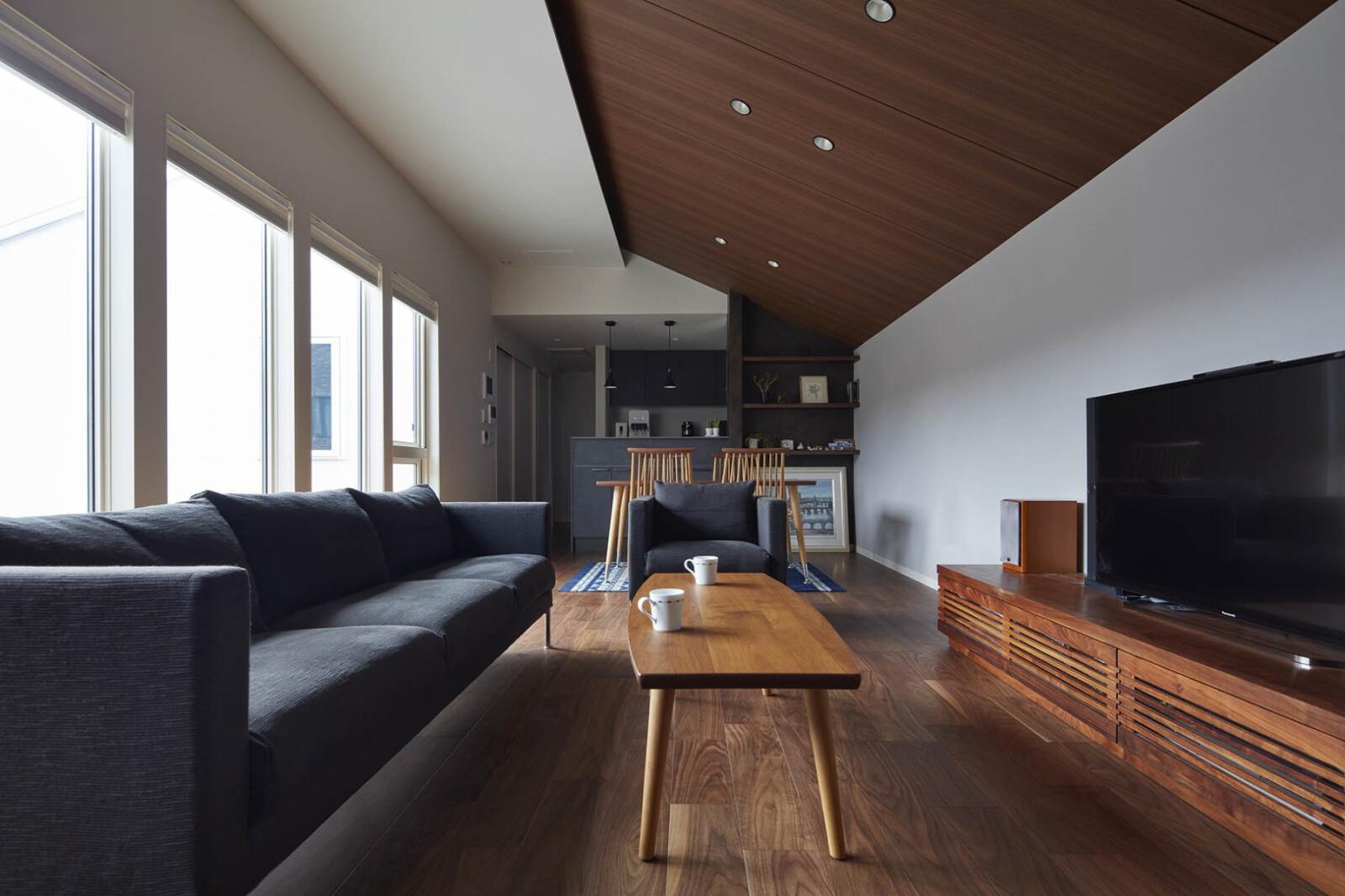 【60坪】ガレージと茶室のある、旗竿地の二世帯住宅