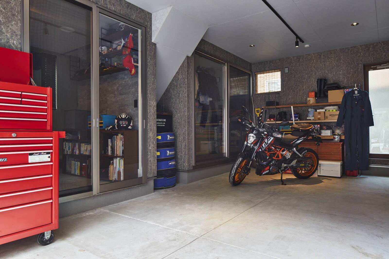 【60坪】ガレージと茶室のある、旗竿地の二世帯住宅